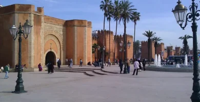 Explora Rabat, la encantadora capital de Marruecos, en este viaje virtual por sus tesoros históricos, playas impresionantes y delicias culinarias. Descubre por qué Rabat es un destino que no debes pasar por alto en tu próximo viaje a Marruecos.