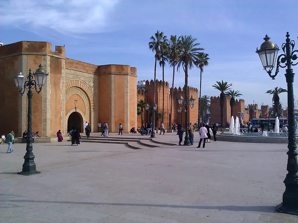 Explora Rabat, la encantadora capital de Marruecos, en este viaje virtual por sus tesoros históricos, playas impresionantes y delicias culinarias. Descubre por qué Rabat es un destino que no debes pasar por alto en tu próximo viaje a Marruecos.